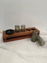 Cargar imagen en el visor de la galería, Tequilero de Parota con Ramequin y Caballitos de Vidrio Soplado