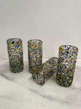 Cargar imagen en el visor de la galería, Tequilero de Tablón de Parota con Ramequin y Caballitos de Vidrio Soplado