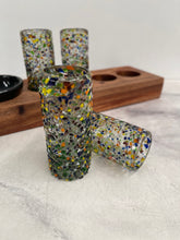 Cargar imagen en el visor de la galería, Tequilero de Tablón de Parota con Ramequin y Caballitos de Vidrio Soplado