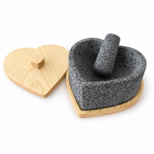 Load image in gallery viewer, Molcajete de corazón con base y tapa de pino