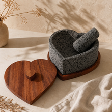 Cargar imagen en el visor de la galería, Molcajete en Forma de Corazón de Piedra Volcanica