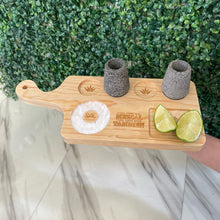 Cargar imagen en el visor de la galería, Tabla Tequilera Mezcalera Con Mango - Madera de Pino Estufada