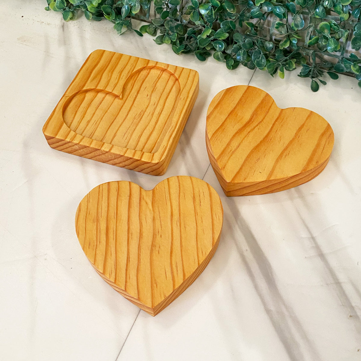 Tabla mini de 10x10 cm con resaque de corazón