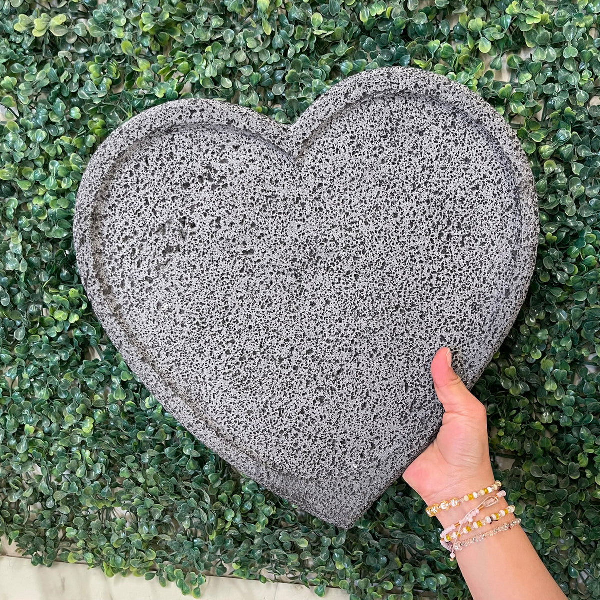 Remate- Comal | Plato Forma de Corazón De Piedra Volcánica