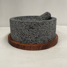 Cargar imagen en el visor de la galería, Remate - Molcajete de Piedra Volcánica con Base - Ahau 8"