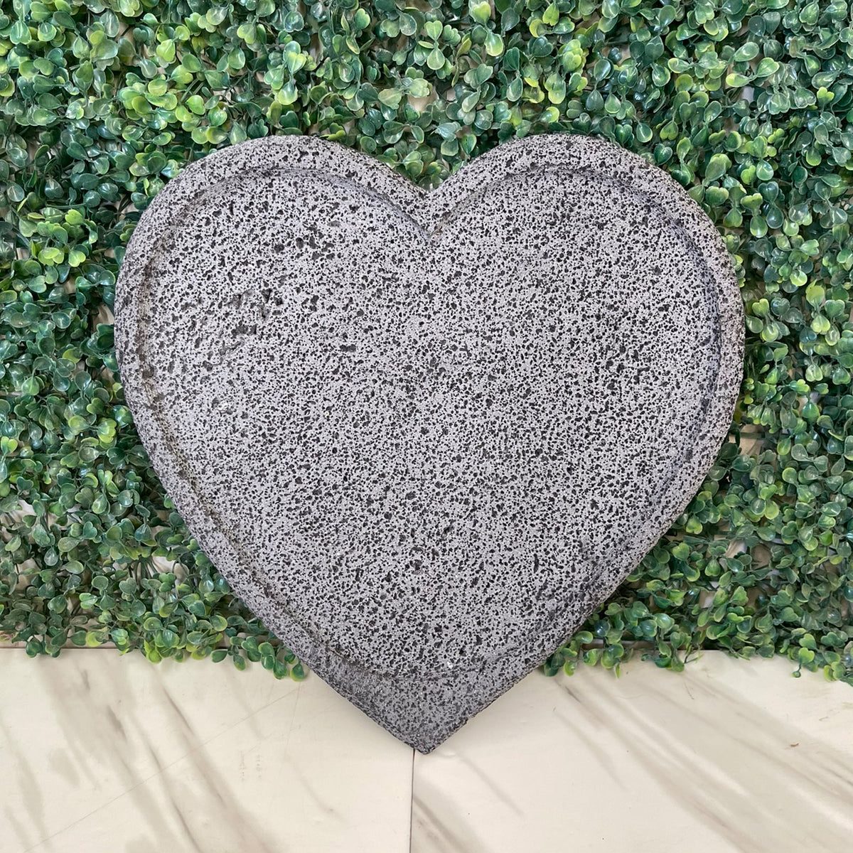 Remate- Comal | Plato Forma de Corazón De Piedra Volcánica