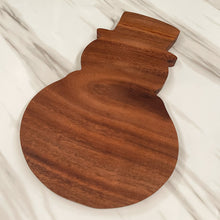 Load image in gallery viewer, Tabla de Picar, Quesos o Charcutería en Forma de Mono de Nieve