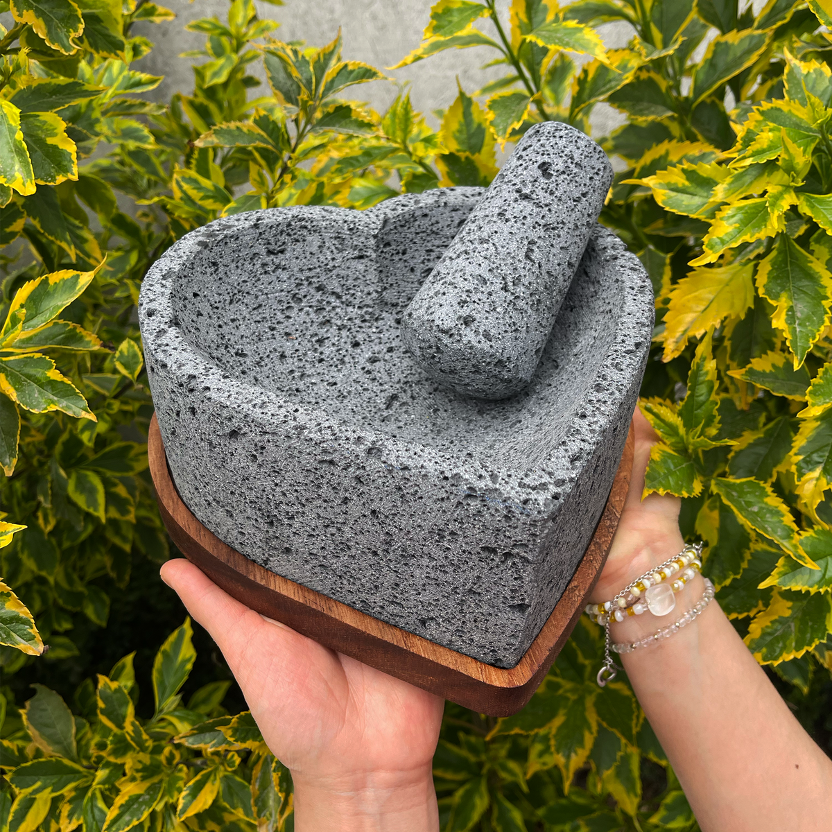 Remate- Molcajete en Forma de Corazón de Piedra Volcanica