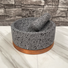 Load image in gallery viewer, Molcajete de Piedra Volcánica con Base de Pino - Calli 8"