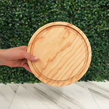 Load image in gallery viewer, Tabla Circular De Picar Quesos O Charcutería De Pino