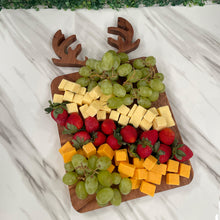 Cargar imagen en el visor de la galería, Tabla de Picar, Quesos o Charcutería en Forma de Reno
