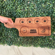 Cargar imagen en el visor de la galería, Tabla Tequilera Mezcalera Con Mango - Madera de Parota