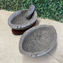 Cargar imagen en el visor de la galería, Molcajete de Piedra Volcánica en Forma de Balón