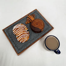 Cargar imagen en el visor de la galería, Plato de Piedra Volcánica con Base - Caxit