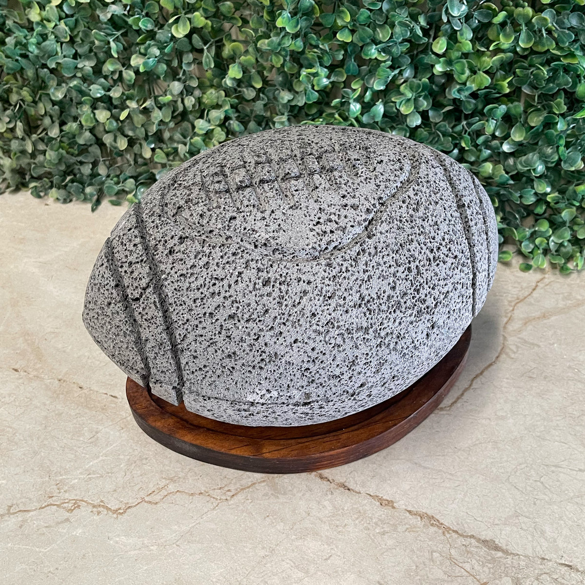 Molcajete de Piedra Volcánica en Forma de Balón