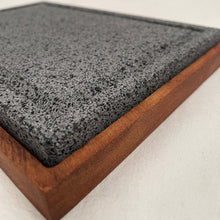 Cargar imagen en el visor de la galería, Plato de Piedra Volcánica con Base - Caxit