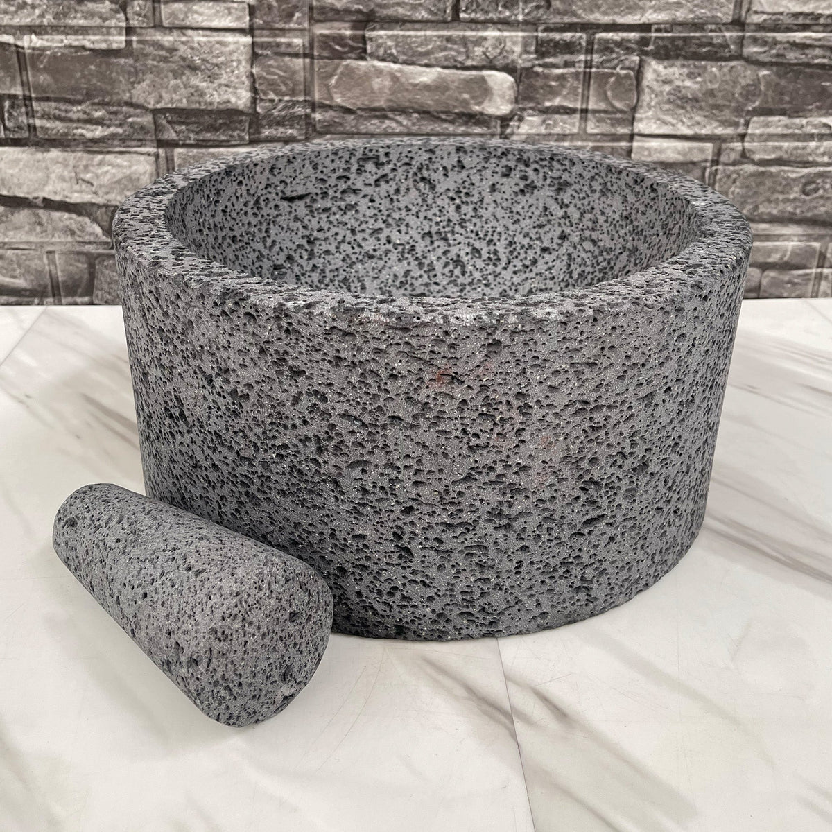 Molcajete Calli de Piedra Volcánica con Base Y Tapa De Madera de Parota (8 Litros)