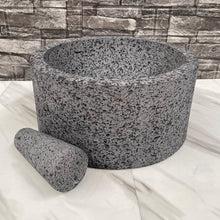 Load image in gallery viewer, Molcajete Calli de Piedra Volcánica con Base Y Tapa De Madera de Parota (8 Litros)