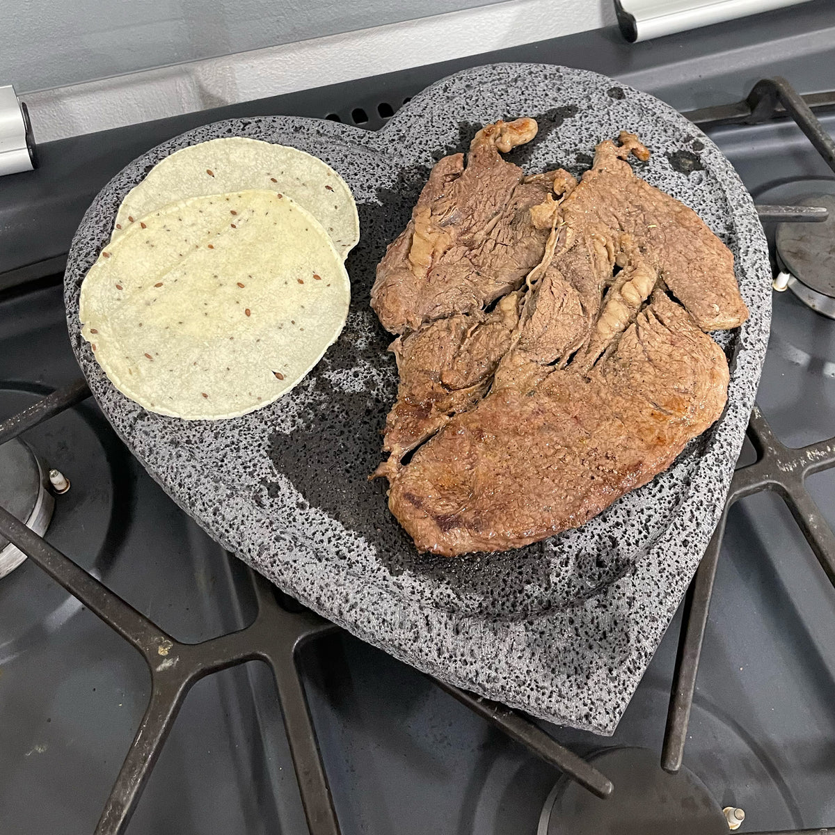 Remate- Comal | Plato Forma de Corazón De Piedra Volcánica