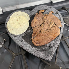 Cargar imagen en el visor de la galería, Comal | Plato Forma de Corazón De Piedra Volcánica