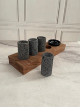 Cargar imagen en el visor de la galería, Tequilero de Tablón de Parota con Ramequin y Caballitos de Piedra Volcánica