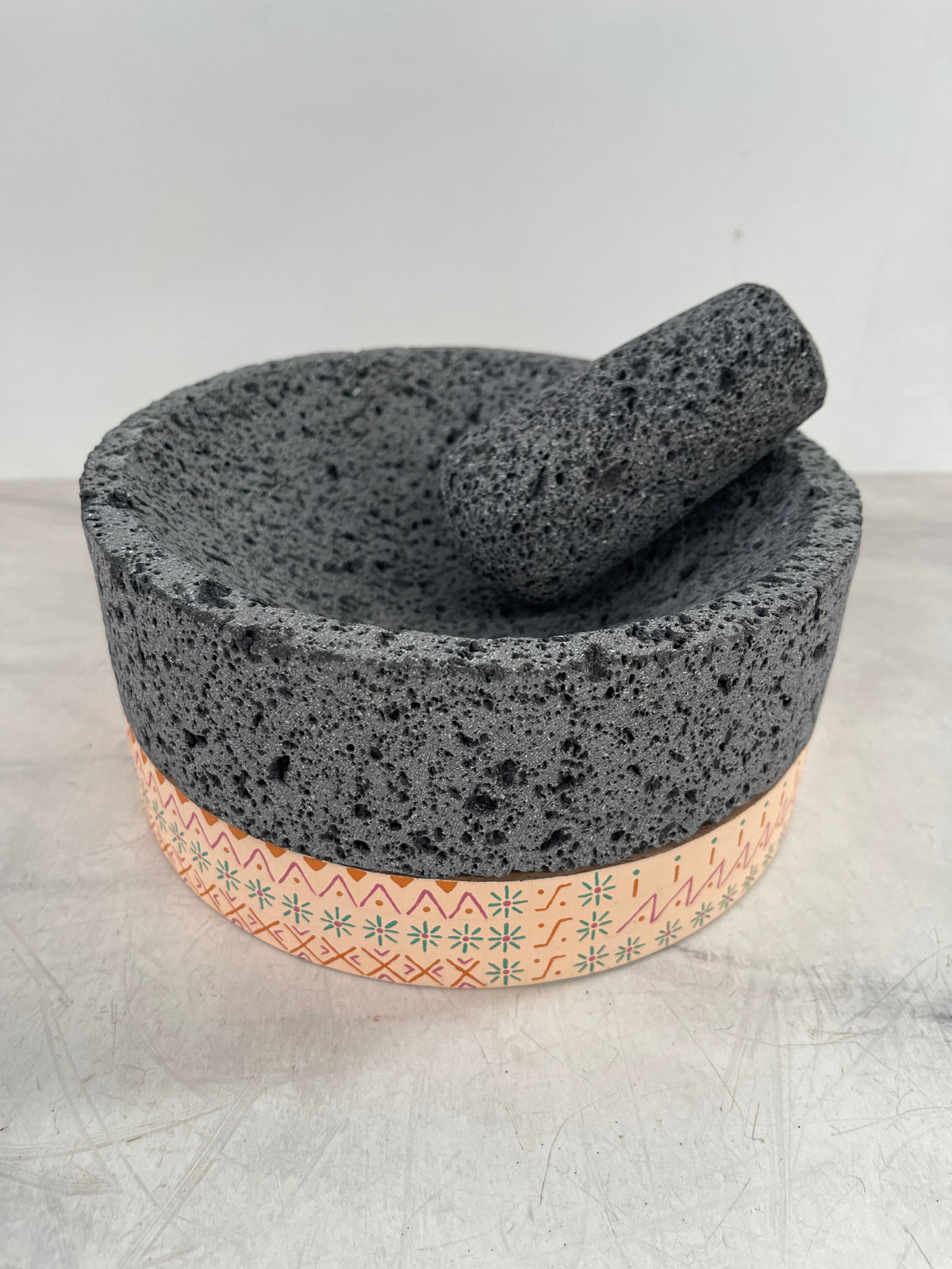 Molcajete de Piedra Volcánica con Base Pintada a Mano (Grande) - Calli 8" (Modelo B)