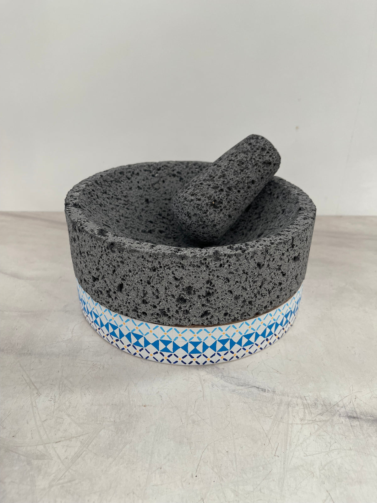 Molcajete de Piedra Volcánica con Base Pintada a Mano (Grande) - Calli 8" (Modelo C)