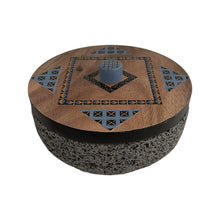 Cargar imagen en el visor de la galería, Tortillero De Piedra Volcánica Con Tapa de Madera de Parota Pintada a Mano - Tlahuanoni (Modelo B)