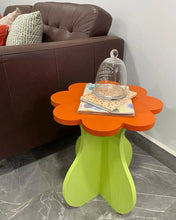 Cargar imagen en el visor de la galería, Mesa Lateral Auxiliar De Apoyo En Forma De Flor Arya 41x46cm
