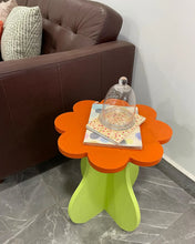 Cargar imagen en el visor de la galería, Mesa Lateral Auxiliar De Apoyo En Forma De Flor Arya 41x46cm
