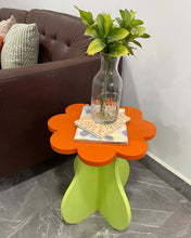Cargar imagen en el visor de la galería, Mesa Lateral Auxiliar De Apoyo En Forma De Flor Arya 41x46cm
