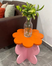 Cargar imagen en el visor de la galería, Mesa Lateral Auxiliar De Apoyo Forma De Flor Ellie 41x47cm
