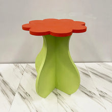 Cargar imagen en el visor de la galería, Mesa Lateral Auxiliar De Apoyo En Forma De Flor Arya 41x46cm
