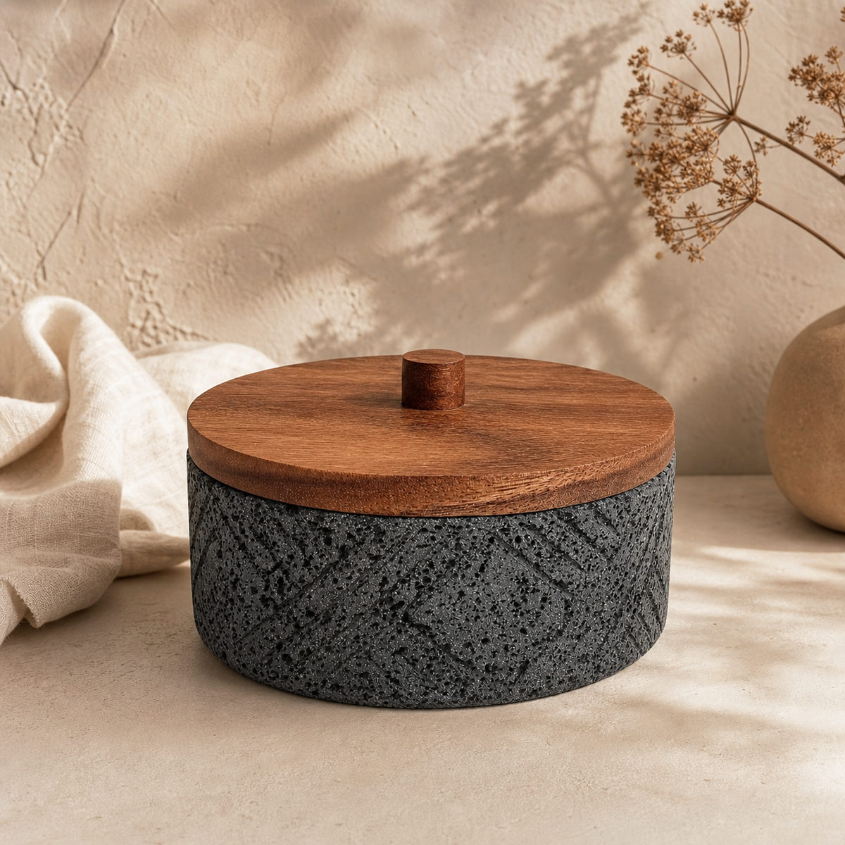 Tortillero De Piedra Volcánica Rayado Con Tapa de Madera de Parota - Xomolli