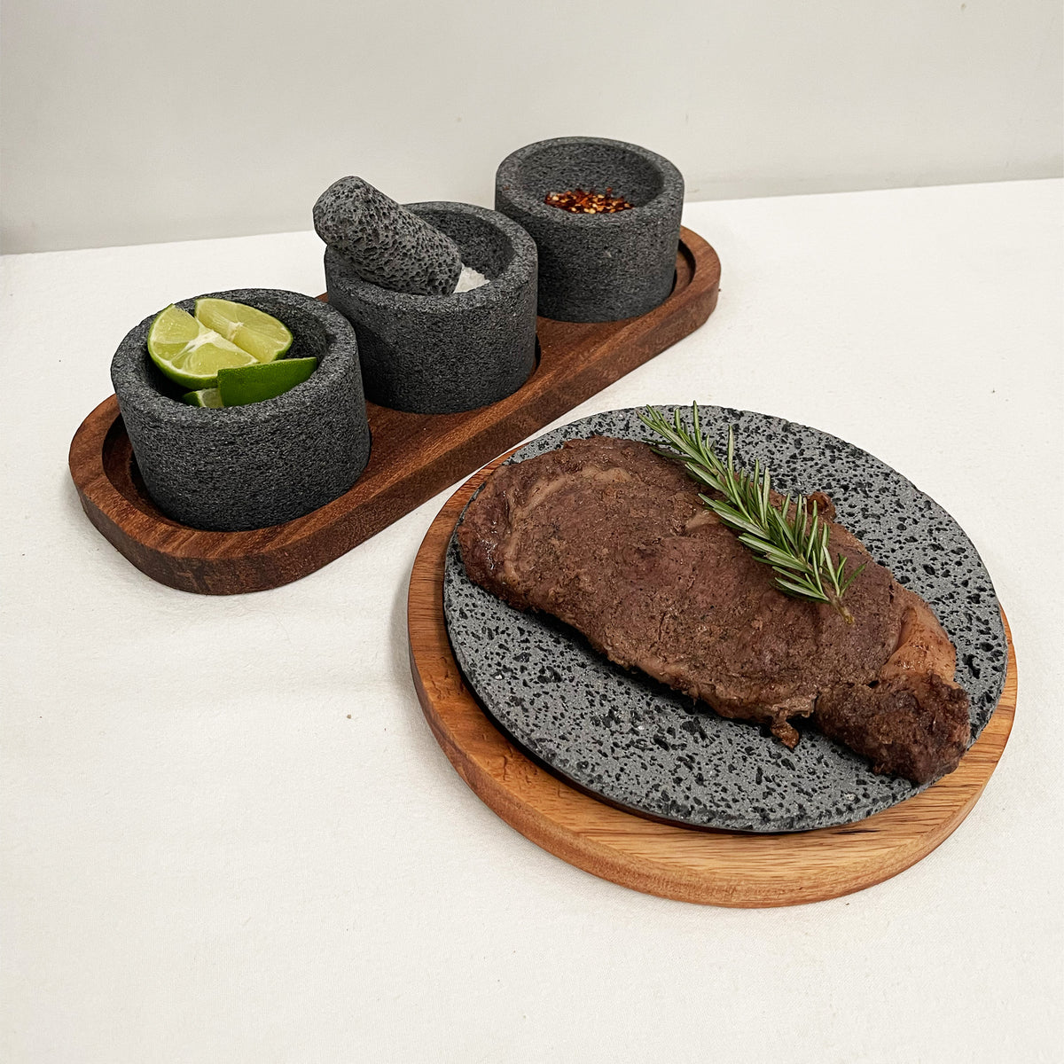 Plato de Piedra Volcánica Circular con Base