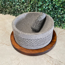 Cargar imagen en el visor de la galería, Molcajete Detalle de Rombos
