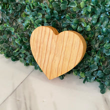 Cargar imagen en el visor de la galería, Tabla mini de corazón 10x10 cm
