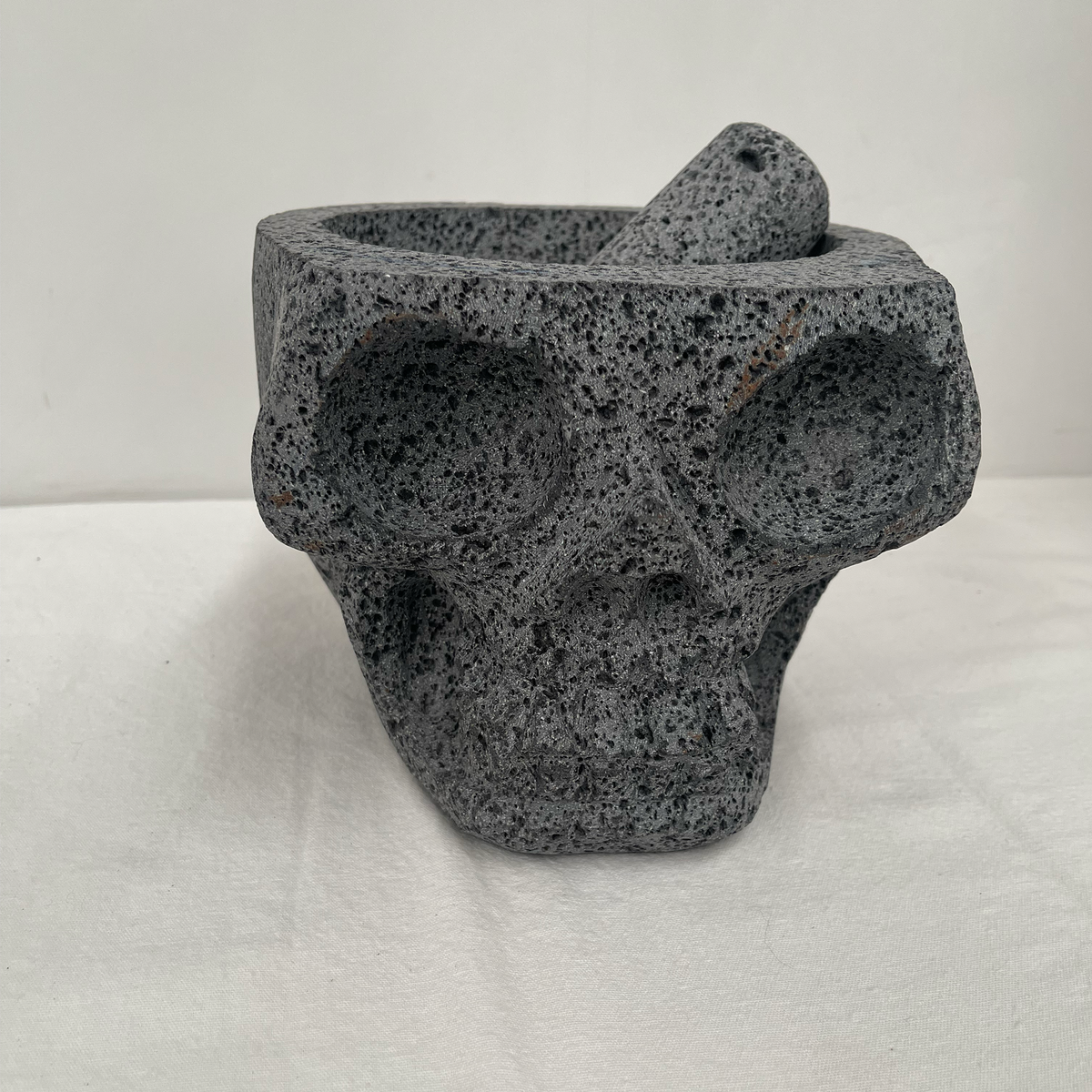 Molcajete en Forma de Cráneo de Piedra Volcánica Modelo 2