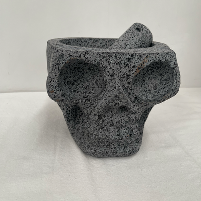 Molcajete en Forma de Cráneo de Piedra Volcánica Modelo 2
