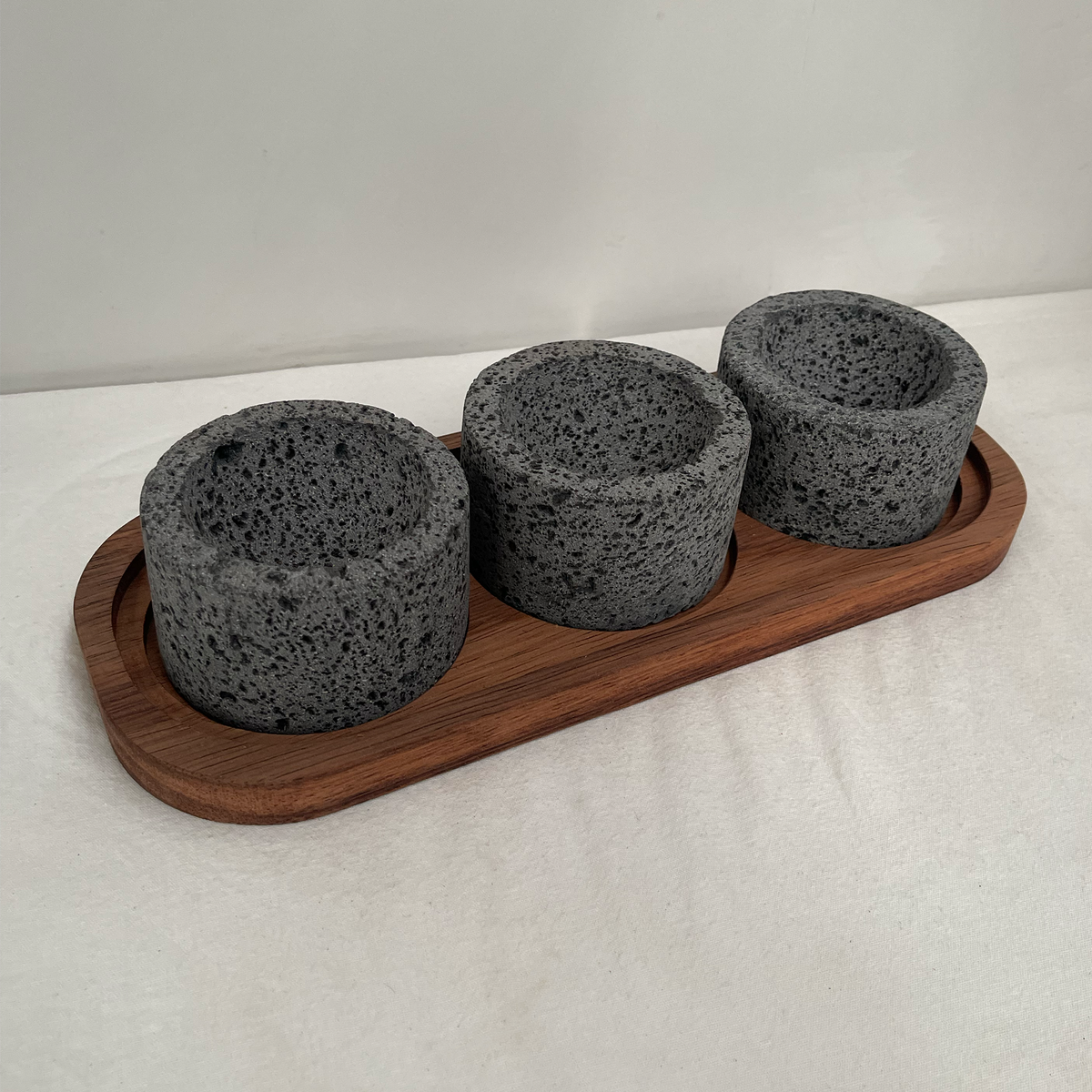 Salsero de Piedra Volcánica con Base