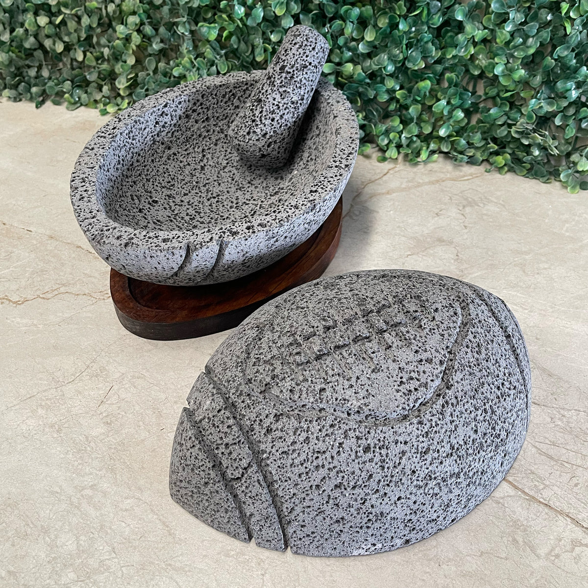 Molcajete de Piedra Volcánica en Forma de Balón