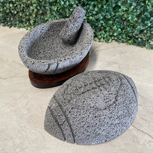 Cargar imagen en el visor de la galería, Molcajete de Piedra Volcánica en Forma de Balón
