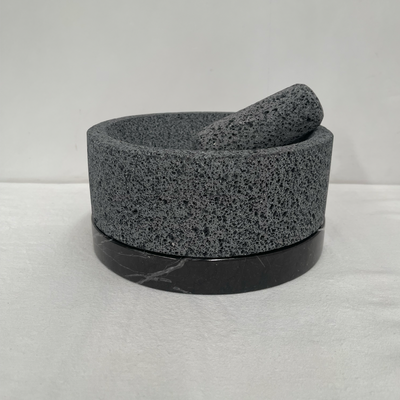 Molcajete Calli de Piedra Volcánica con Base de Mármol