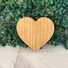Cargar imagen en el visor de la galería, Tabla mini de corazón 10x10 cm
