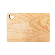 Cargar imagen en el visor de la galería, Tabla de pino con ranura de corazón
