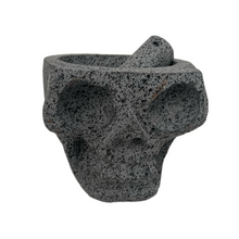 Cargar imagen en el visor de la galería, Molcajete en Forma de Cráneo de Piedra Volcánica Modelo 2
