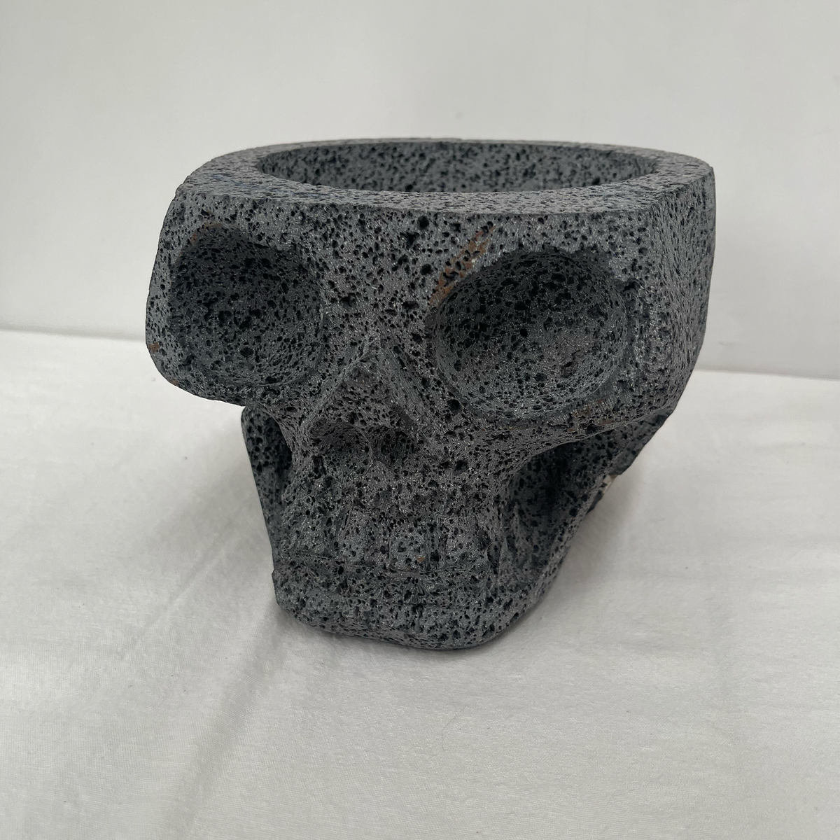 Molcajete en Forma de Cráneo de Piedra Volcánica Modelo 2
