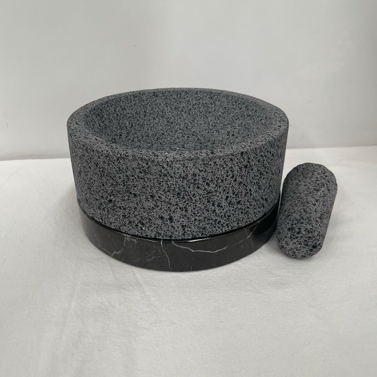 Molcajete Calli de Piedra Volcánica con Base de Mármol