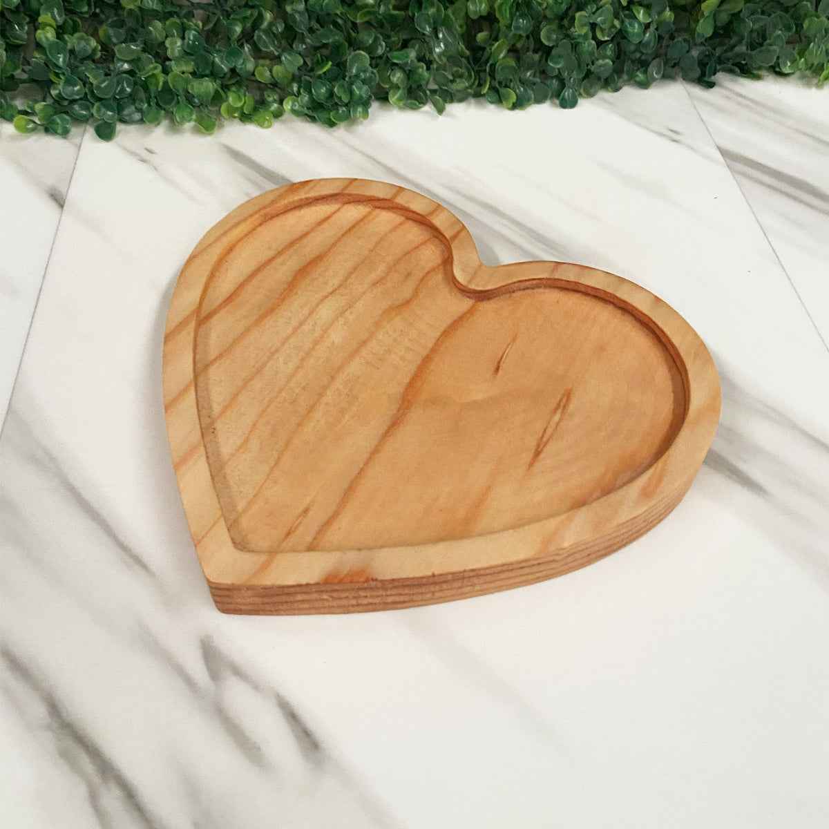 Charola de Corazón de Pino Premium Estufado Y Curado 20x18cm