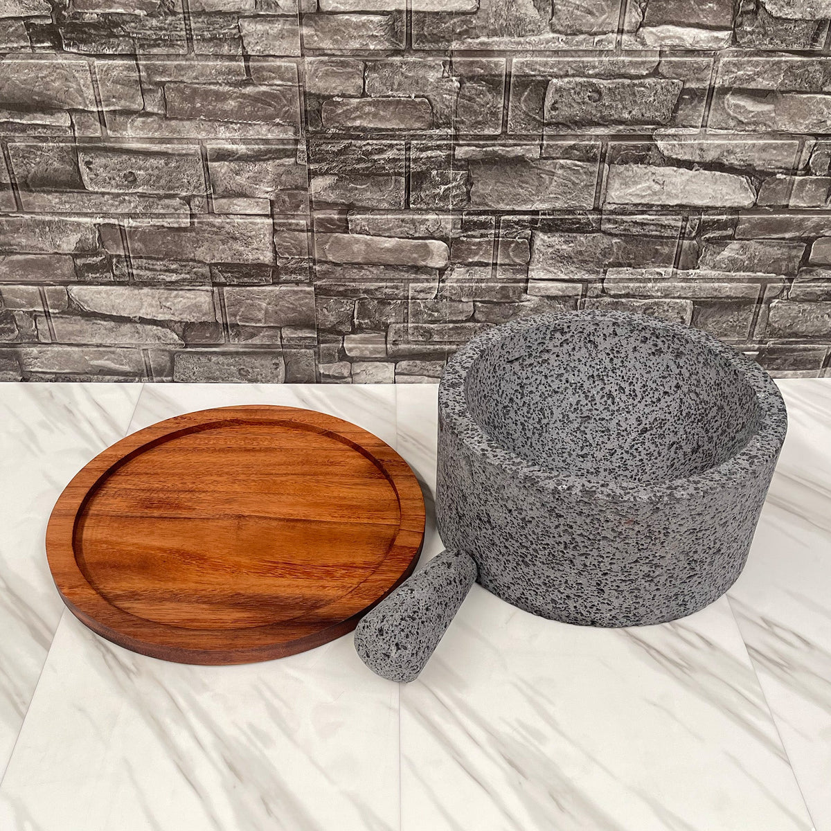 Molcajete Calli de Piedra Volcánica con Base Y Tapa De Madera de Parota (8 Litros)